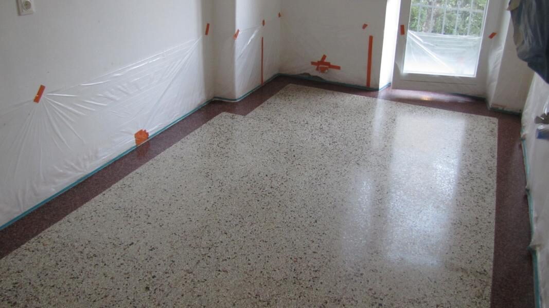 Küchenboden aus Terrazzo aufgearbeitet