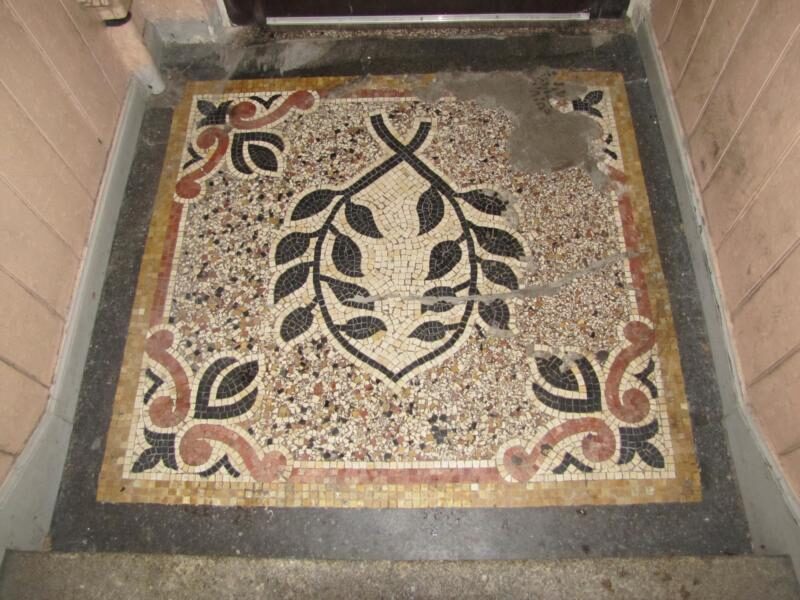 Freigelegtes Terrazzofeld mit Mosaikbordüre, Fürth