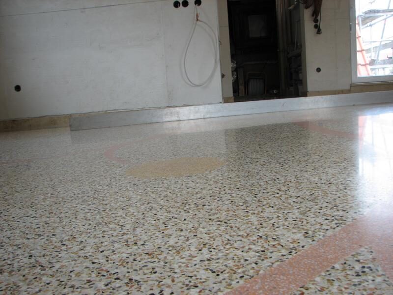 Terrazzo neu gegossen, mit eingelegter Sonne