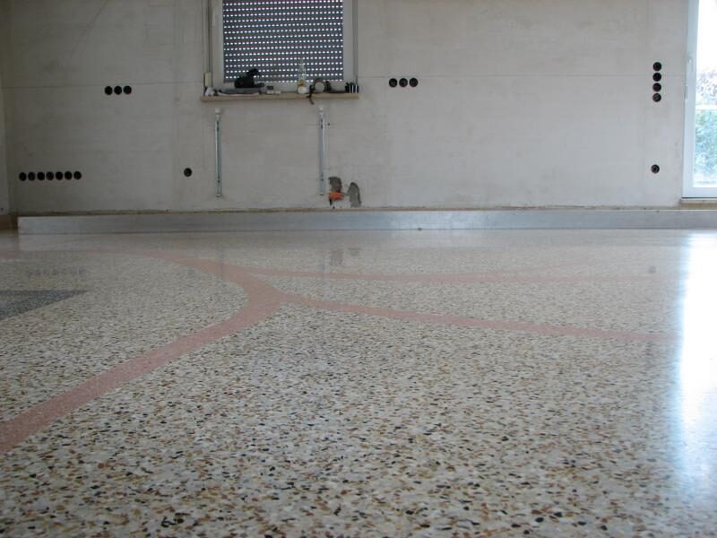 Terrazzo neu gegossen, mit eingelegter Sonne