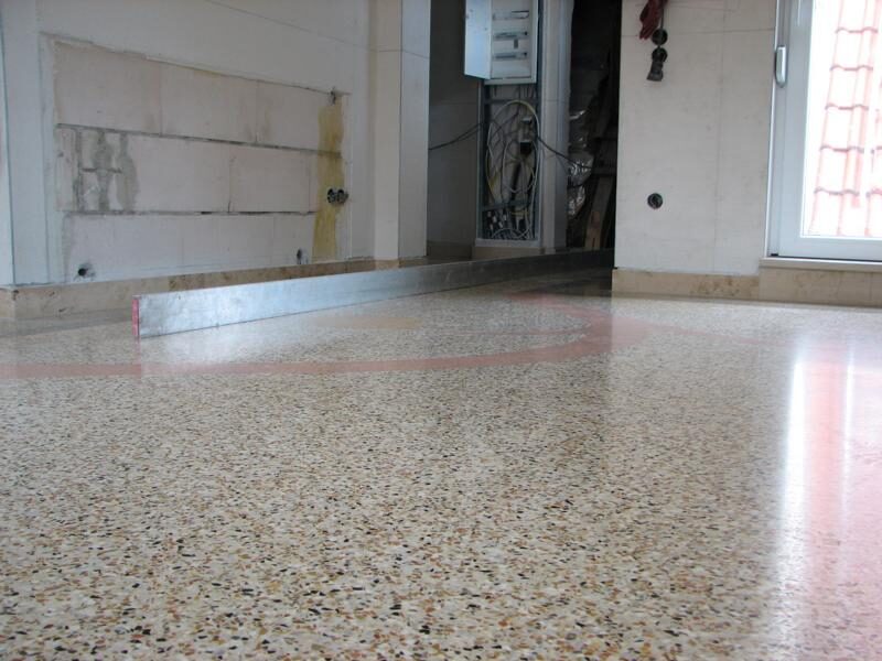 Terrazzo neu gegossen, mit eingelegter Sonne