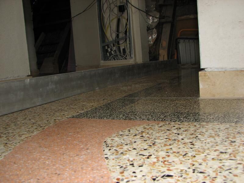 Terrazzo neu gegossen, mit eingelegter Sonne