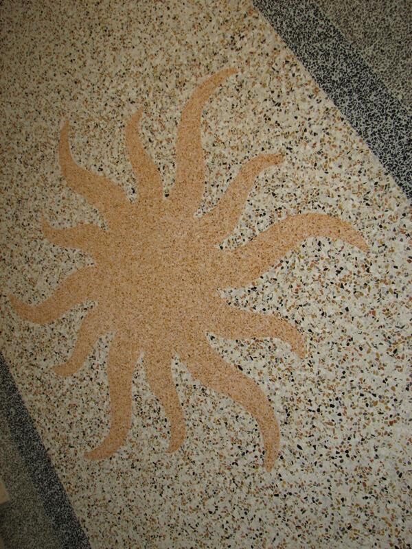 Terrazzo neu gegossen, mit eingelegter Sonne