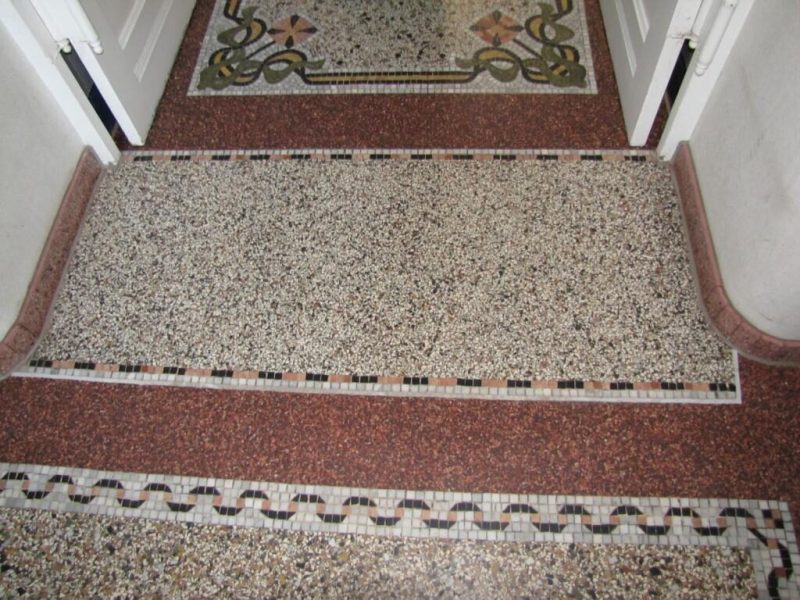 Terrazzoboden im Erdgeschoss freigelegt und geschliffen