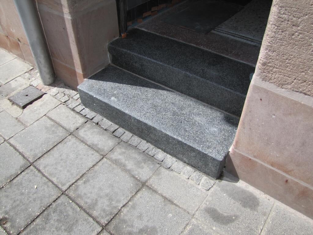 Terrazzoboden im Erdgeschoss freigelegt und geschliffen