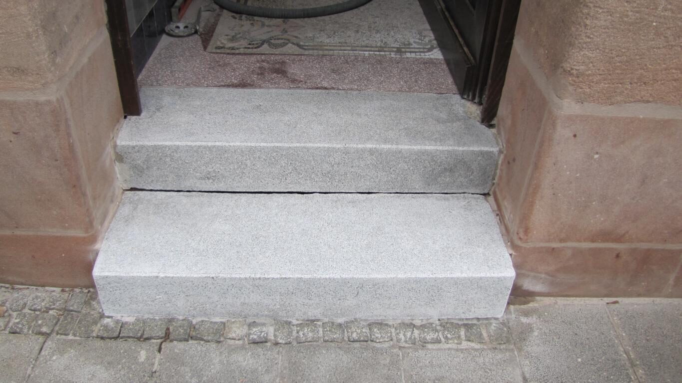 Terrazzoboden im Erdgeschoss freigelegt und geschliffen