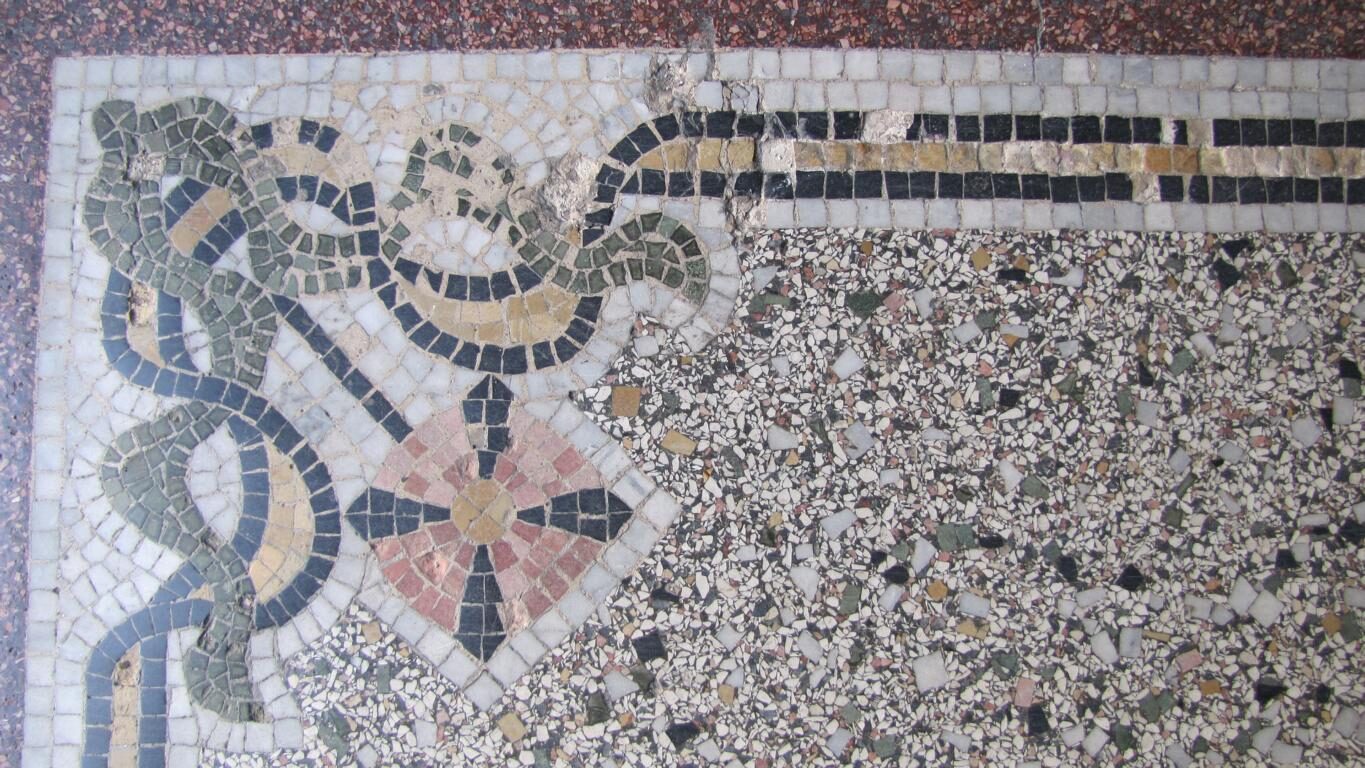 Terrazzoboden im Erdgeschoss freigelegt und geschliffen