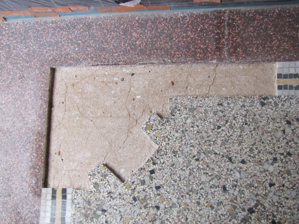 Terrazzoboden im Erdgeschoss freigelegt und geschliffen