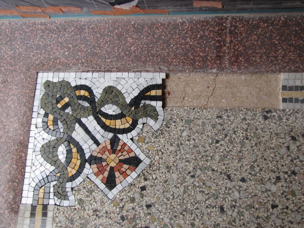 Terrazzoboden im Erdgeschoss freigelegt und geschliffen
