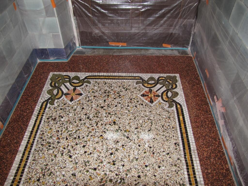 Terrazzoboden im Erdgeschoss freigelegt und geschliffen