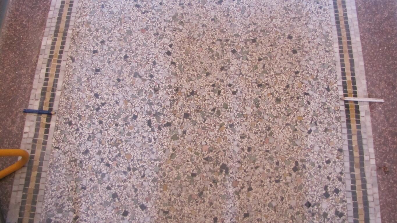 Terrazzoboden im Erdgeschoss freigelegt und geschliffen