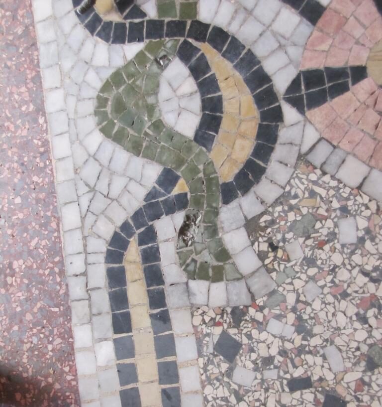 Terrazzoboden im Erdgeschoss freigelegt und geschliffen
