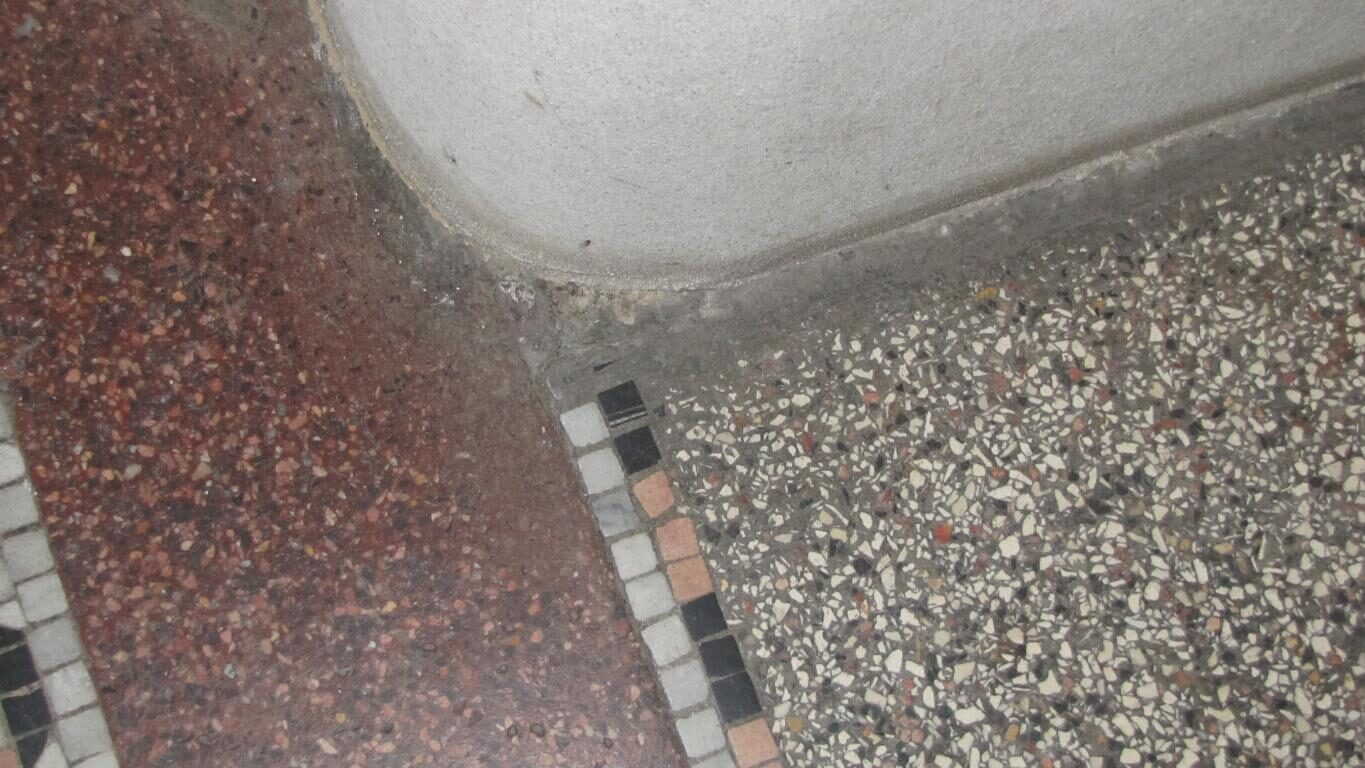 Terrazzoboden im Erdgeschoss freigelegt und geschliffen
