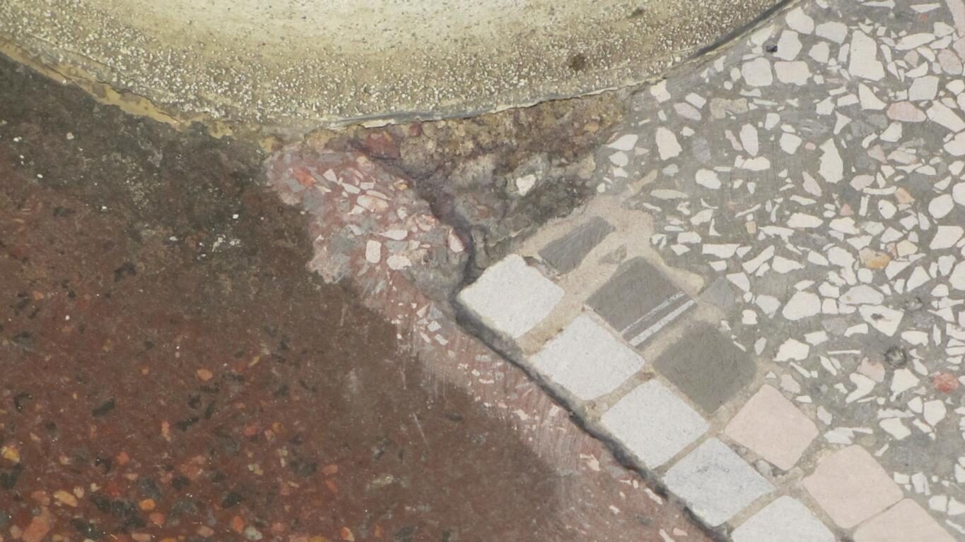 Terrazzoboden im Erdgeschoss freigelegt und geschliffen
