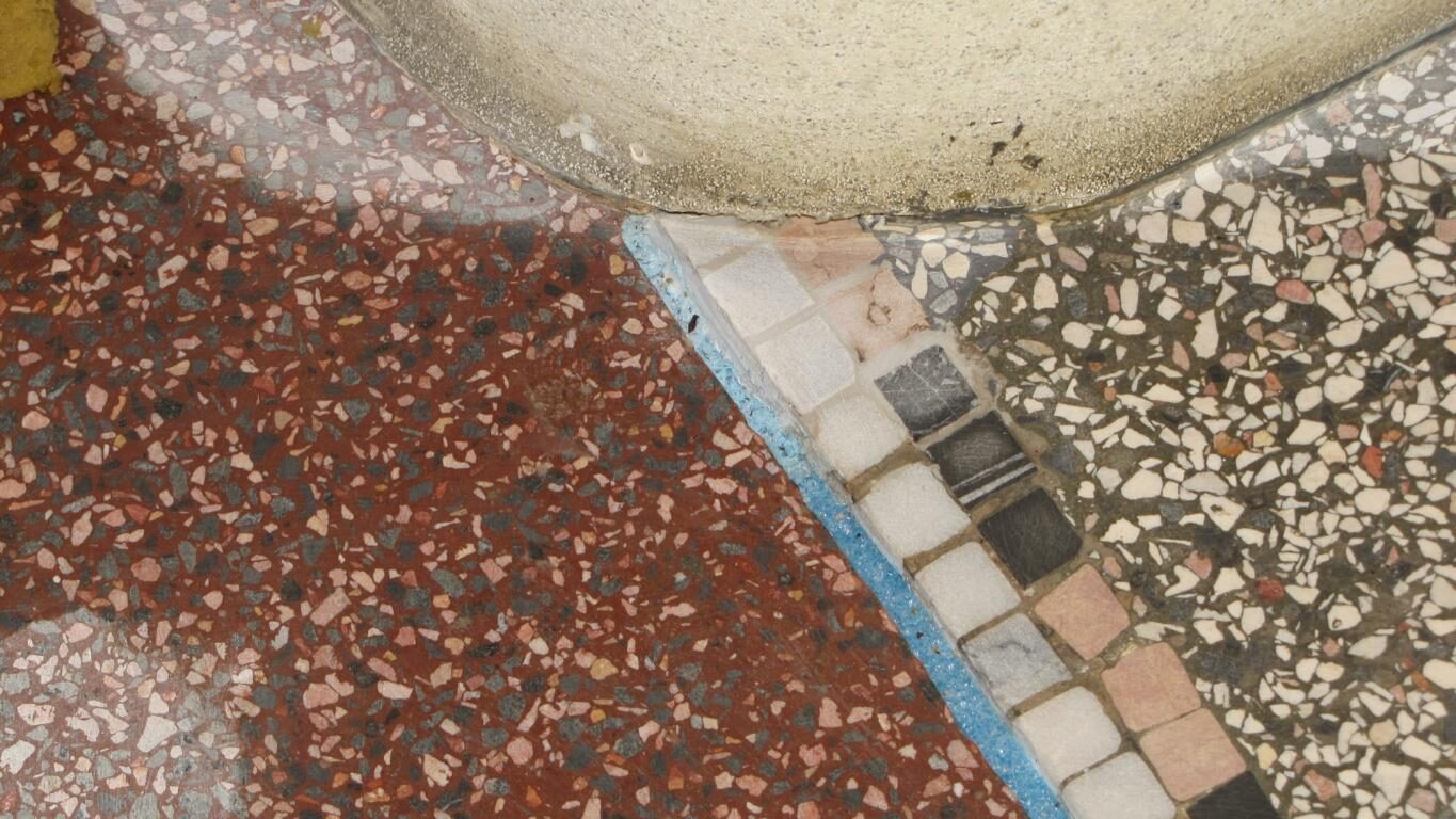 Terrazzoboden im Erdgeschoss freigelegt und geschliffen