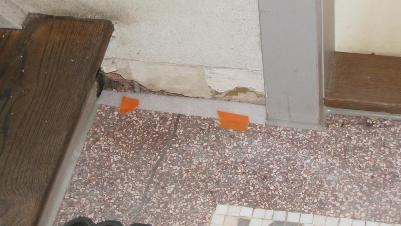 Terrazzoboden im Erdgeschoss freigelegt und geschliffen