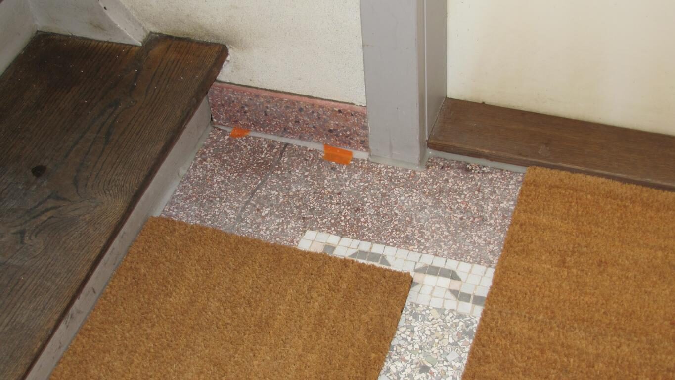 Terrazzoboden im Erdgeschoss freigelegt und geschliffen