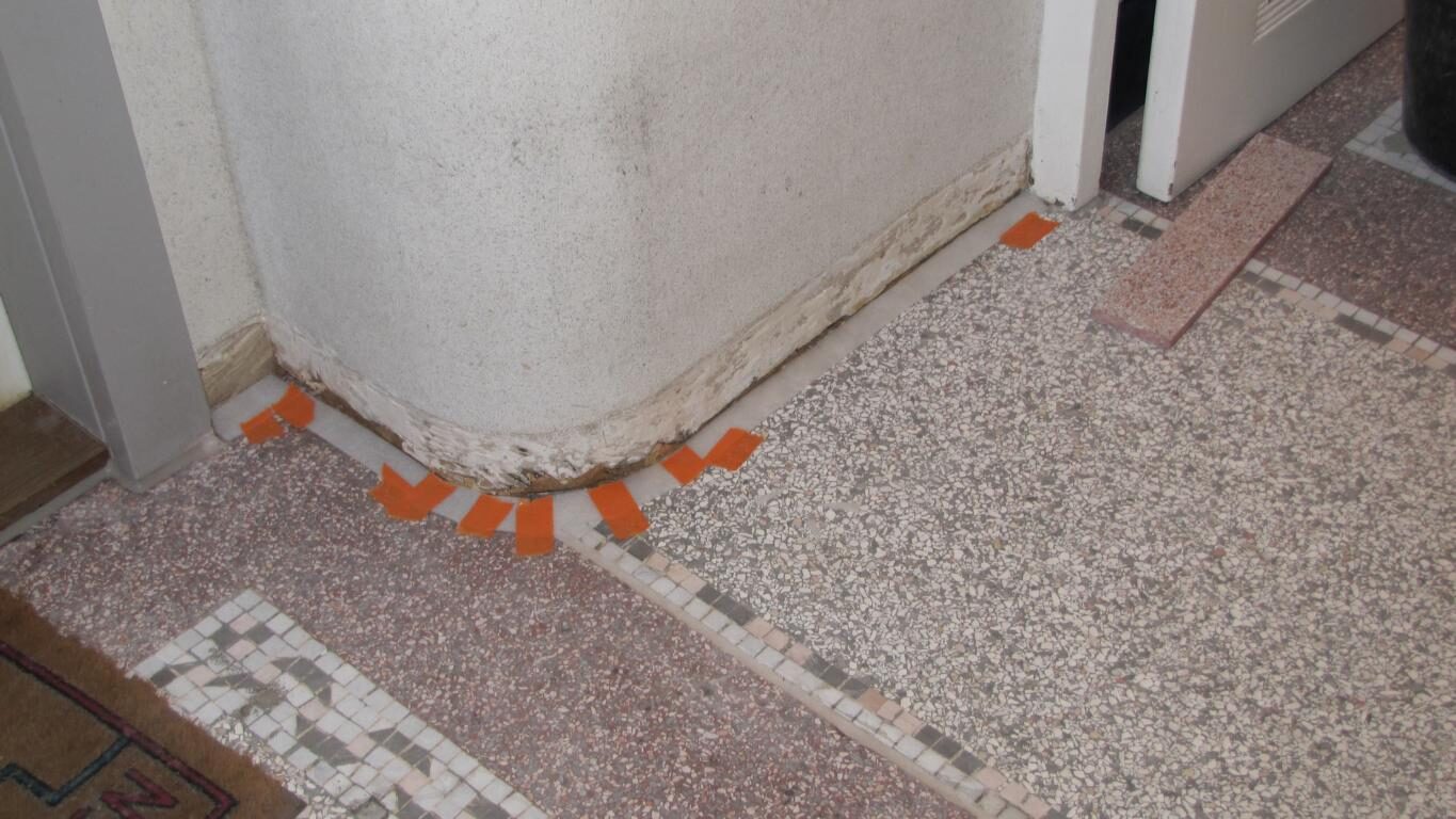 Terrazzoboden im Erdgeschoss freigelegt und geschliffen