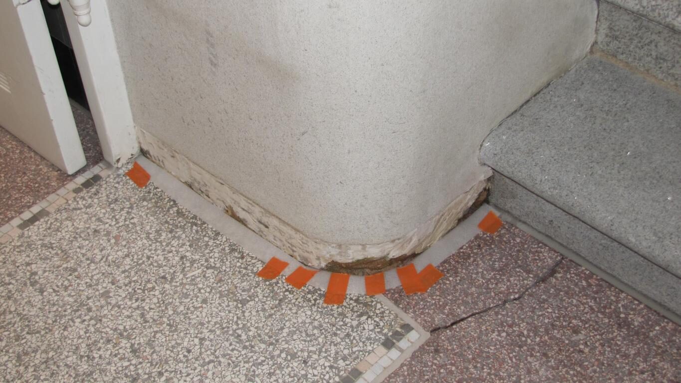 Terrazzoboden im Erdgeschoss freigelegt und geschliffen