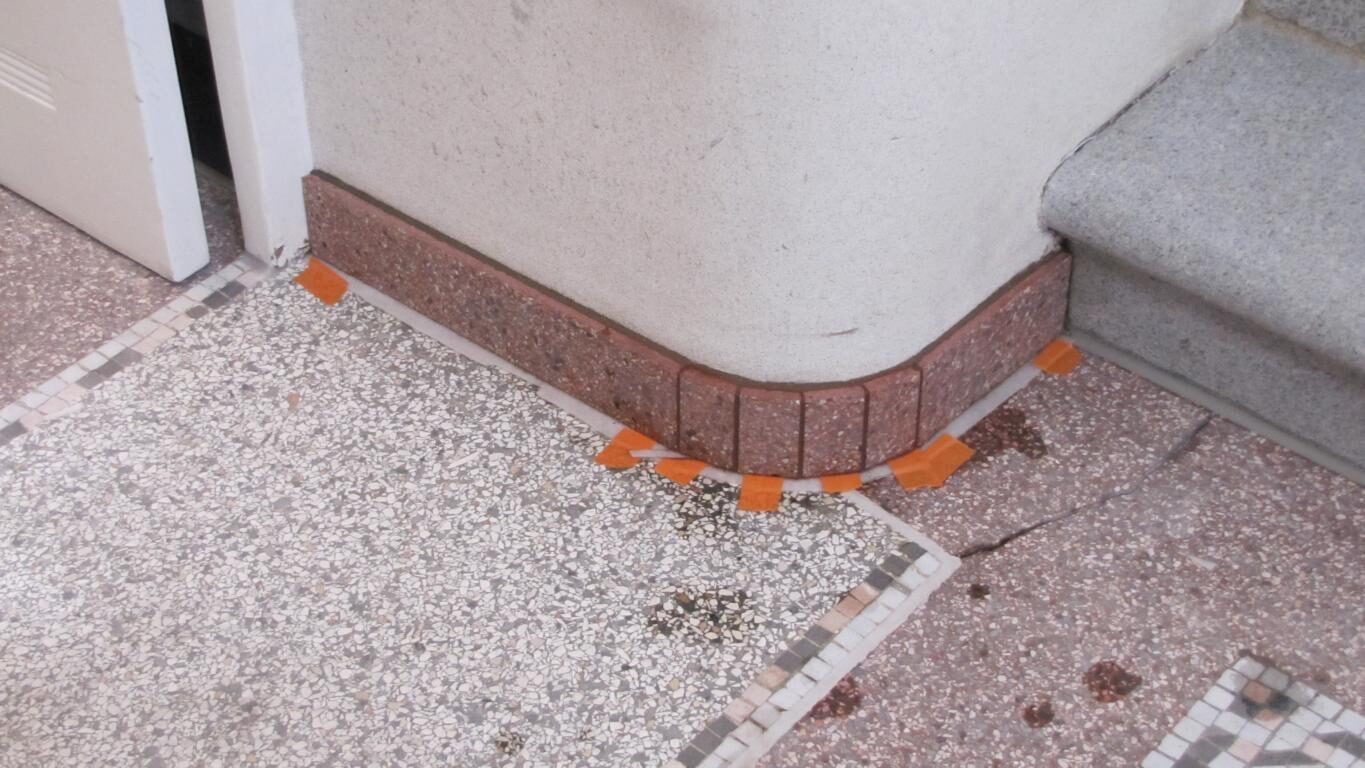 Terrazzoboden im Erdgeschoss freigelegt und geschliffen