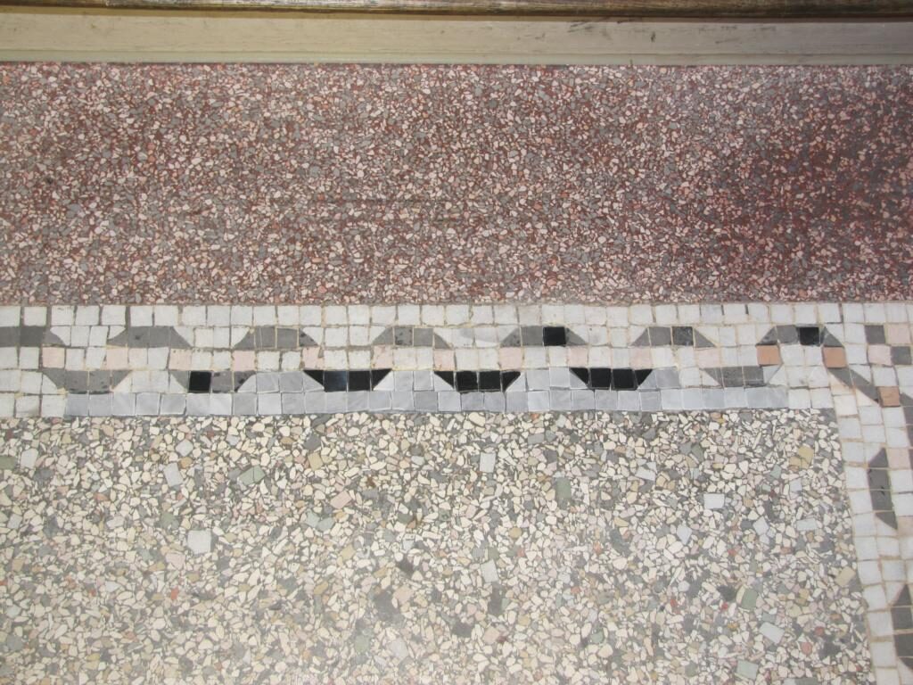 Terrazzoboden im Erdgeschoss freigelegt und geschliffen
