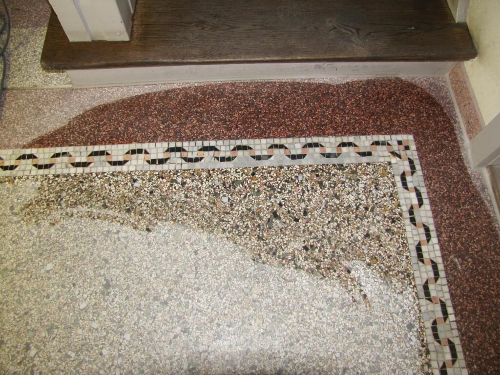 Terrazzoboden im Erdgeschoss freigelegt und geschliffen