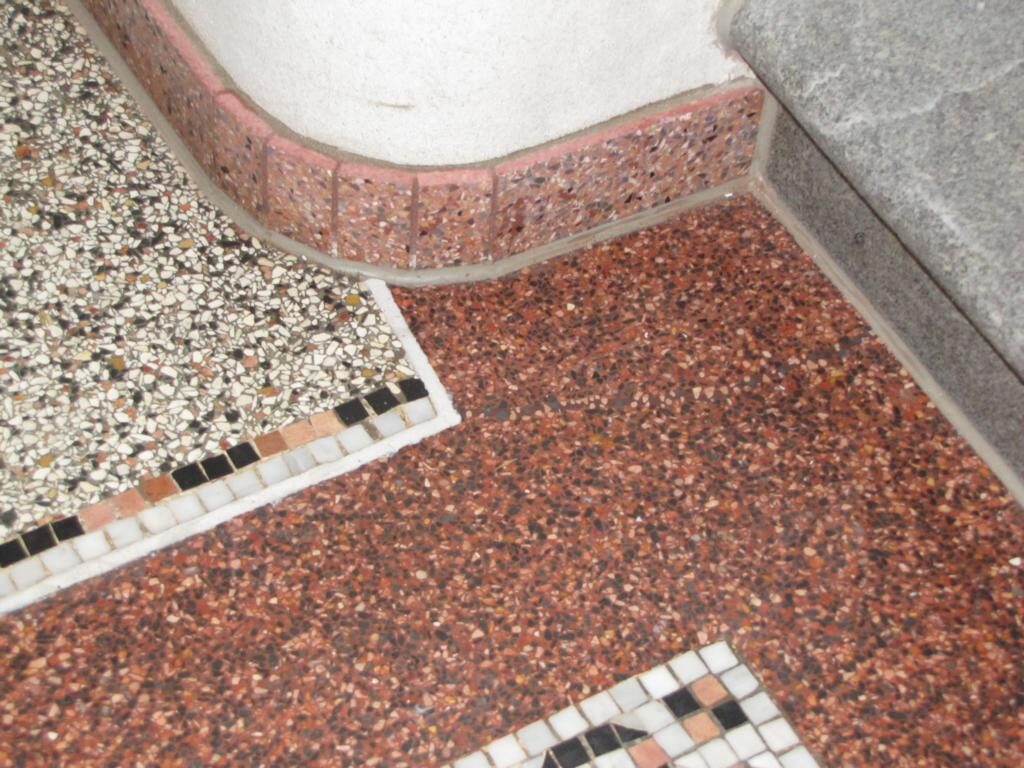 Terrazzoboden im Erdgeschoss freigelegt und geschliffen