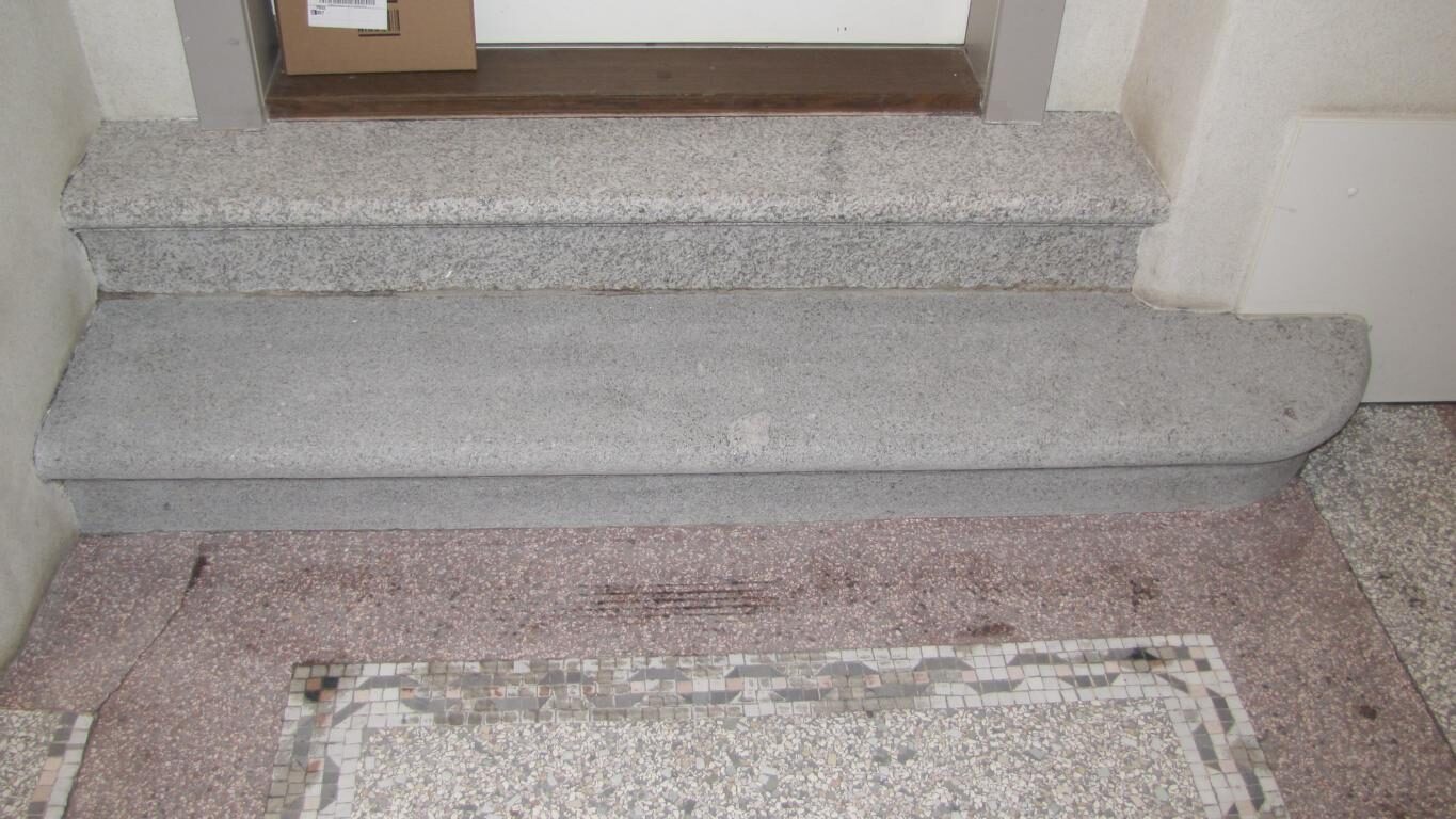 Terrazzoboden im Erdgeschoss freigelegt und geschliffen