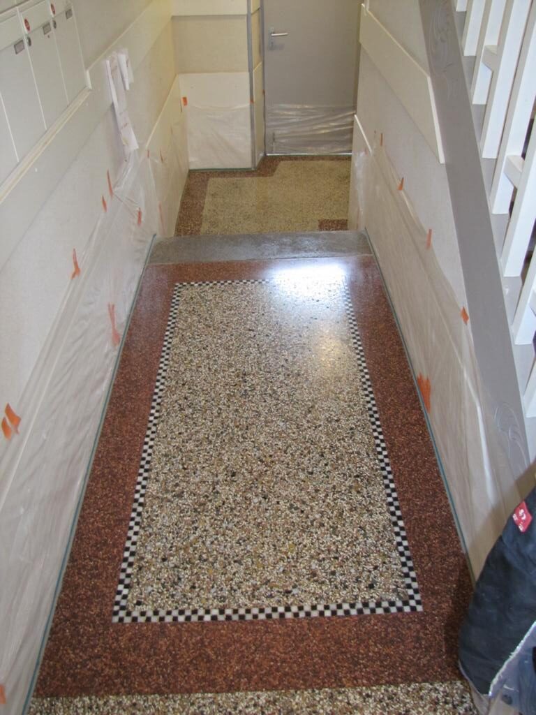 Terrazzoboden im Erdgeschoss freigelegt und geschliffen