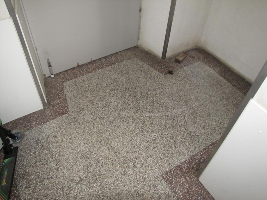 Terrazzoboden im Erdgeschoss freigelegt und geschliffen