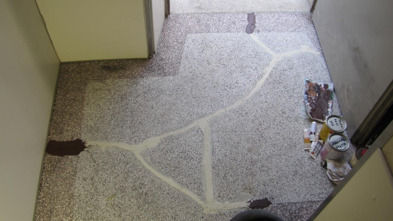 Terrazzoboden im Erdgeschoss freigelegt und geschliffen