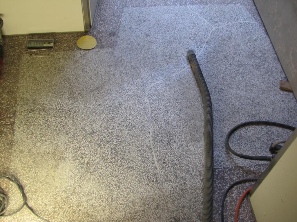 Terrazzoboden im Erdgeschoss freigelegt und geschliffen