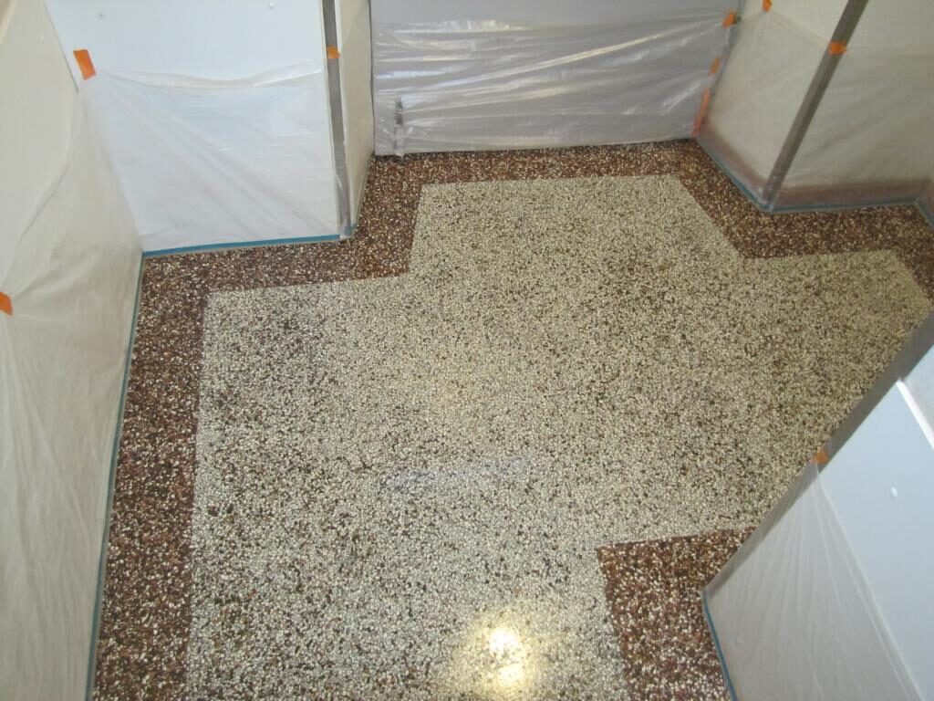 Terrazzoboden im Erdgeschoss freigelegt und geschliffen