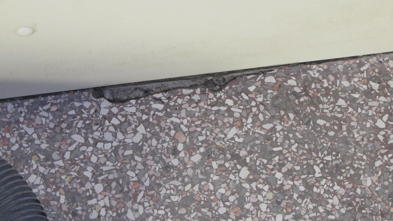 Terrazzoboden im Erdgeschoss freigelegt und geschliffen