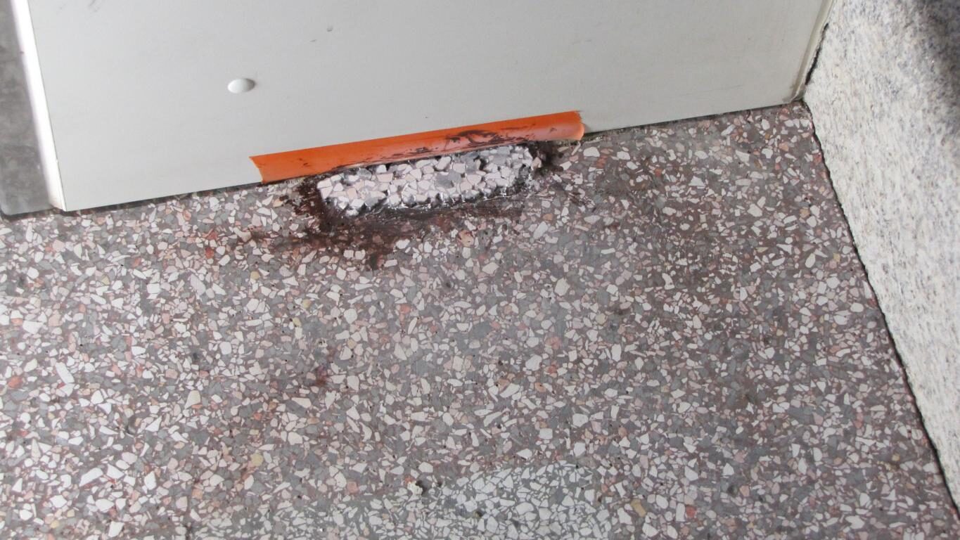 Terrazzoboden im Erdgeschoss freigelegt und geschliffen
