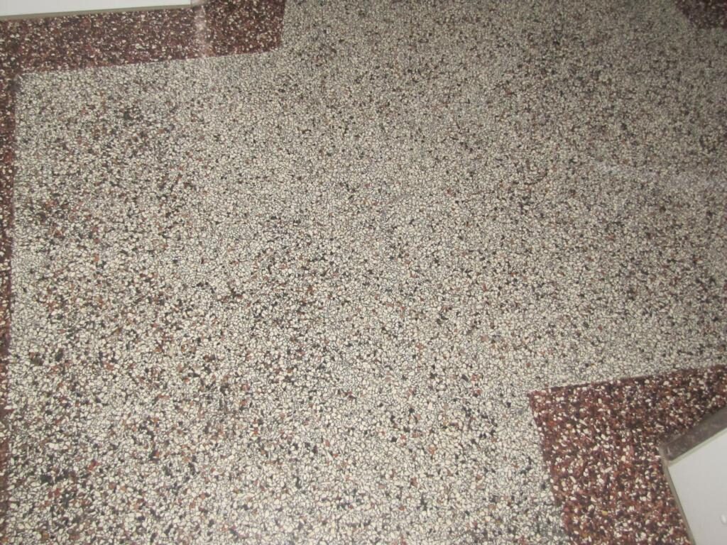 Terrazzoboden im Erdgeschoss freigelegt und geschliffen