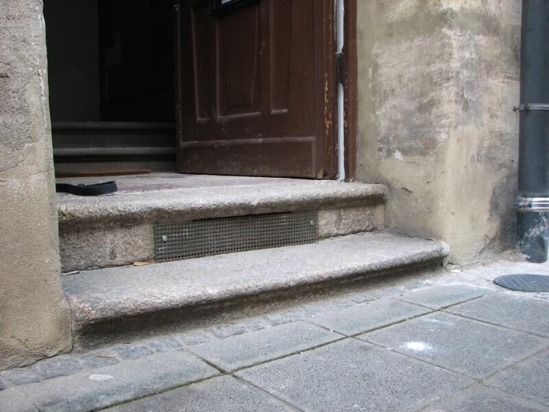 Treppenhaus komplett: Eingang, Podeste, Keller- und Innentreppen