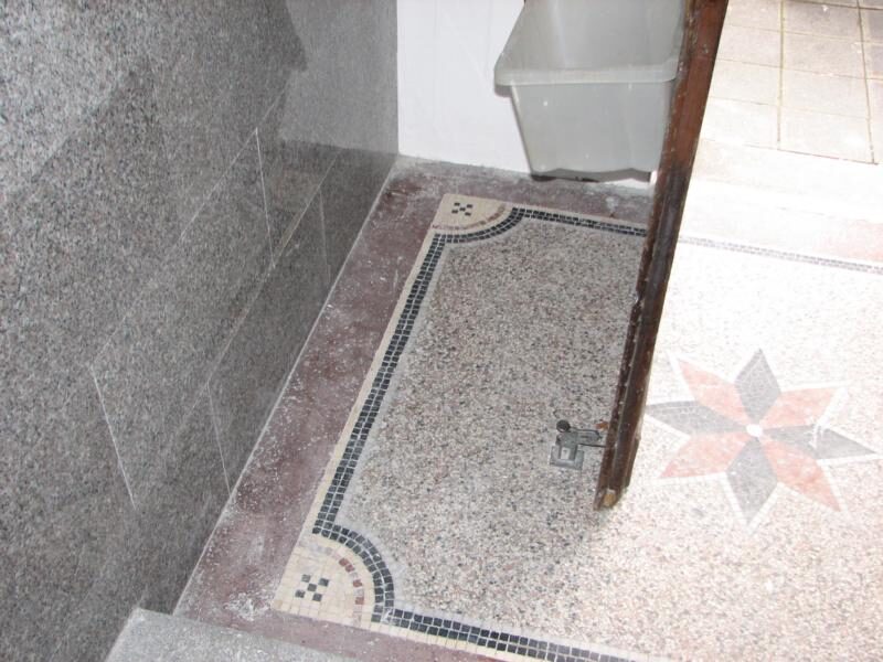 Treppenhaus komplett: Eingang, Podeste, Keller- und Innentreppen