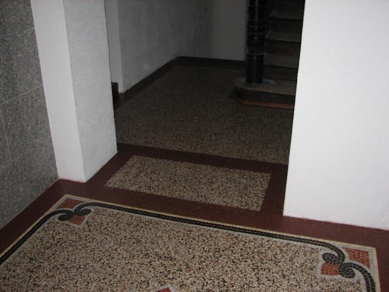 Treppenhaus komplett: Eingang, Podeste, Keller- und Innentreppen
