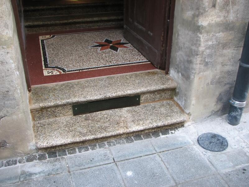 Treppenhaus komplett: Eingang, Podeste, Keller- und Innentreppen