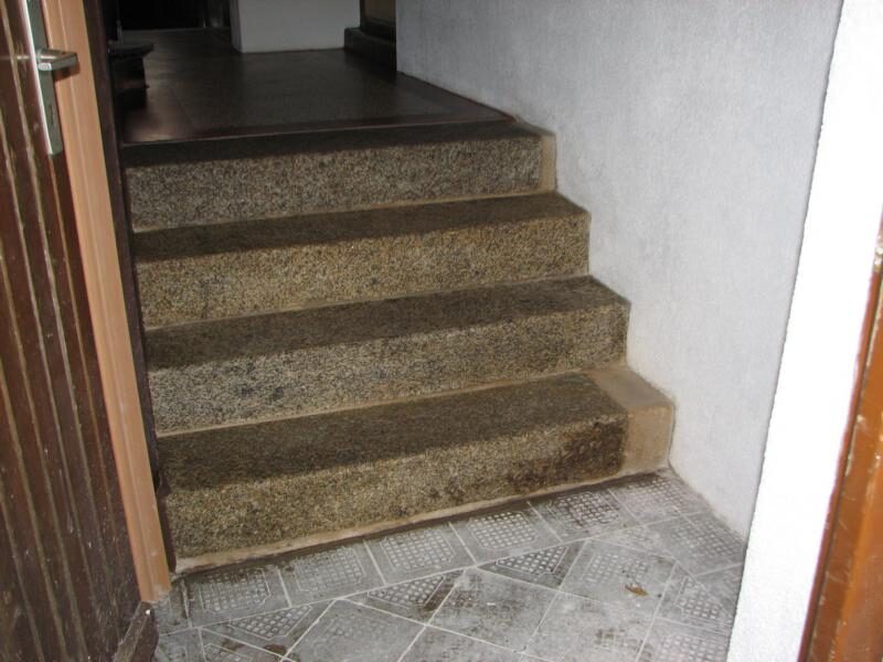 Treppenhaus komplett: Eingang, Podeste, Keller- und Innentreppen
