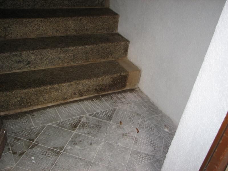 Treppenhaus komplett: Eingang, Podeste, Keller- und Innentreppen