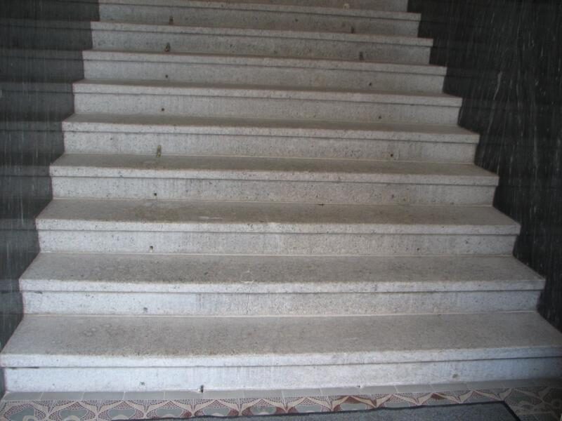 Treppenhaus im eingebauten Zustand abgeschliffen