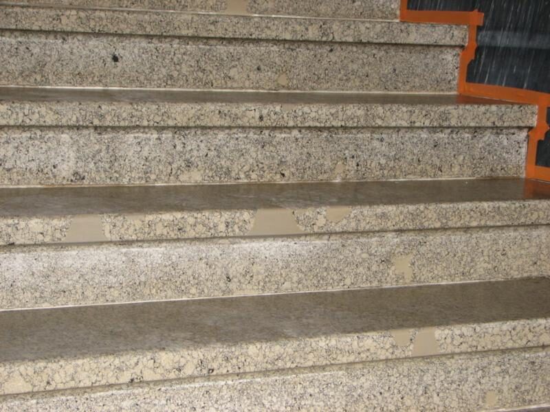 Treppenhaus im eingebauten Zustand abgeschliffen