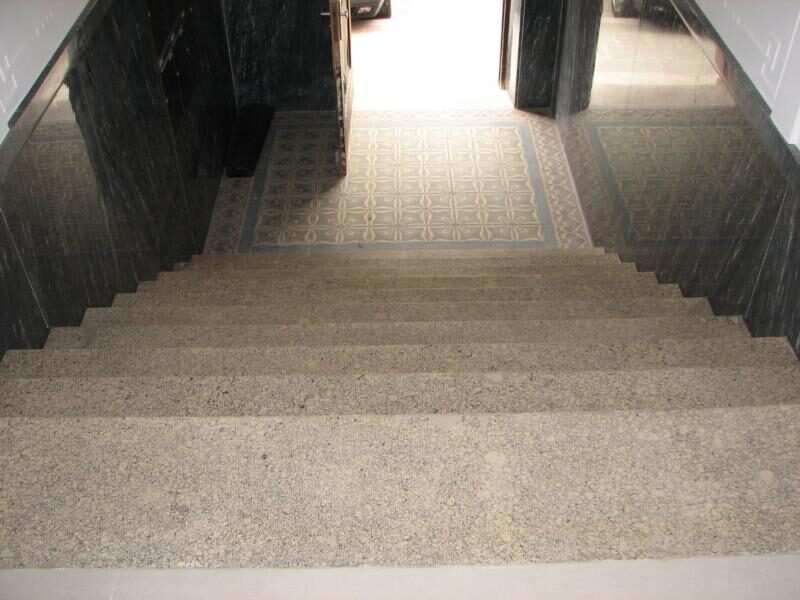Treppenhaus im eingebauten Zustand abgeschliffen