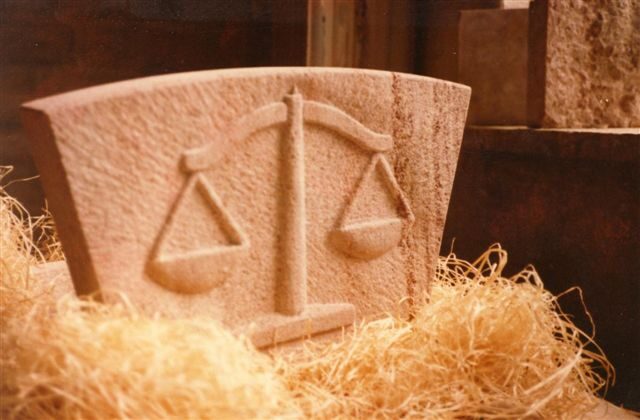 Türgewände aus dem Block gearbeitet