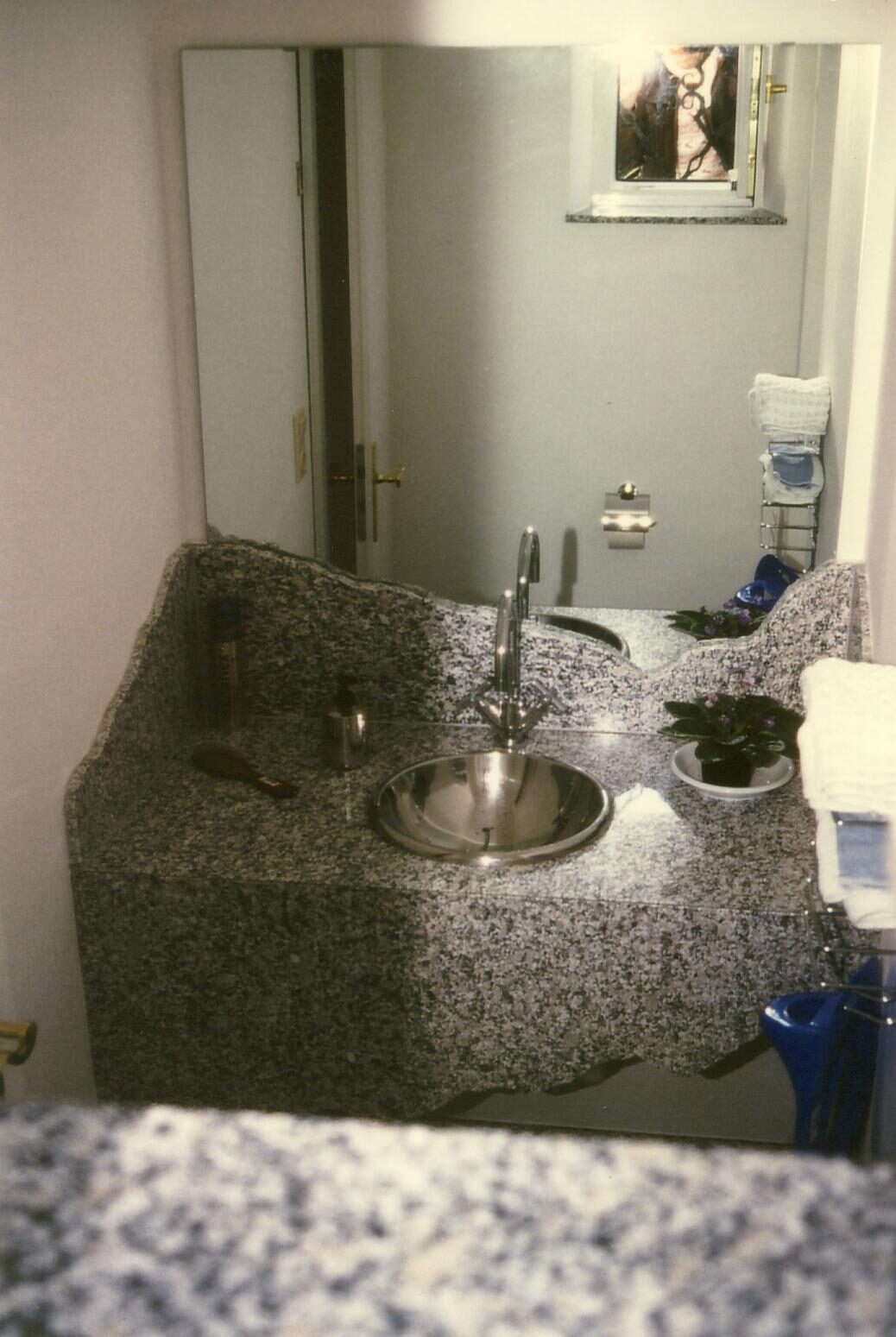 Waschtisch aus Granit nach Maß