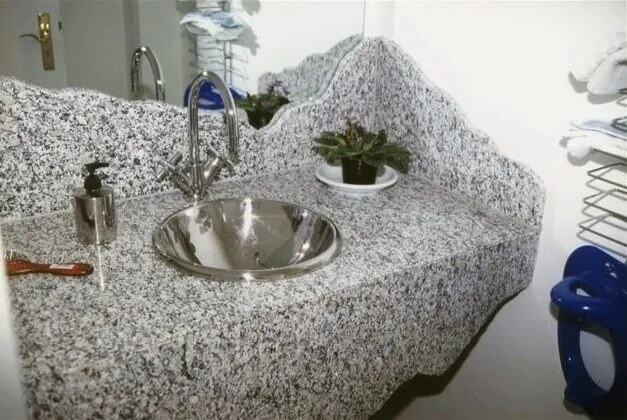 Waschtisch aus Granit, nach Maß angefertigt